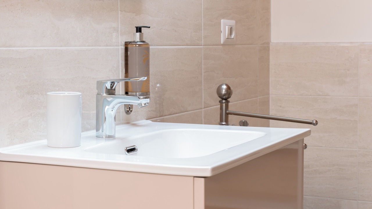 Photo of Bathroom in Tola