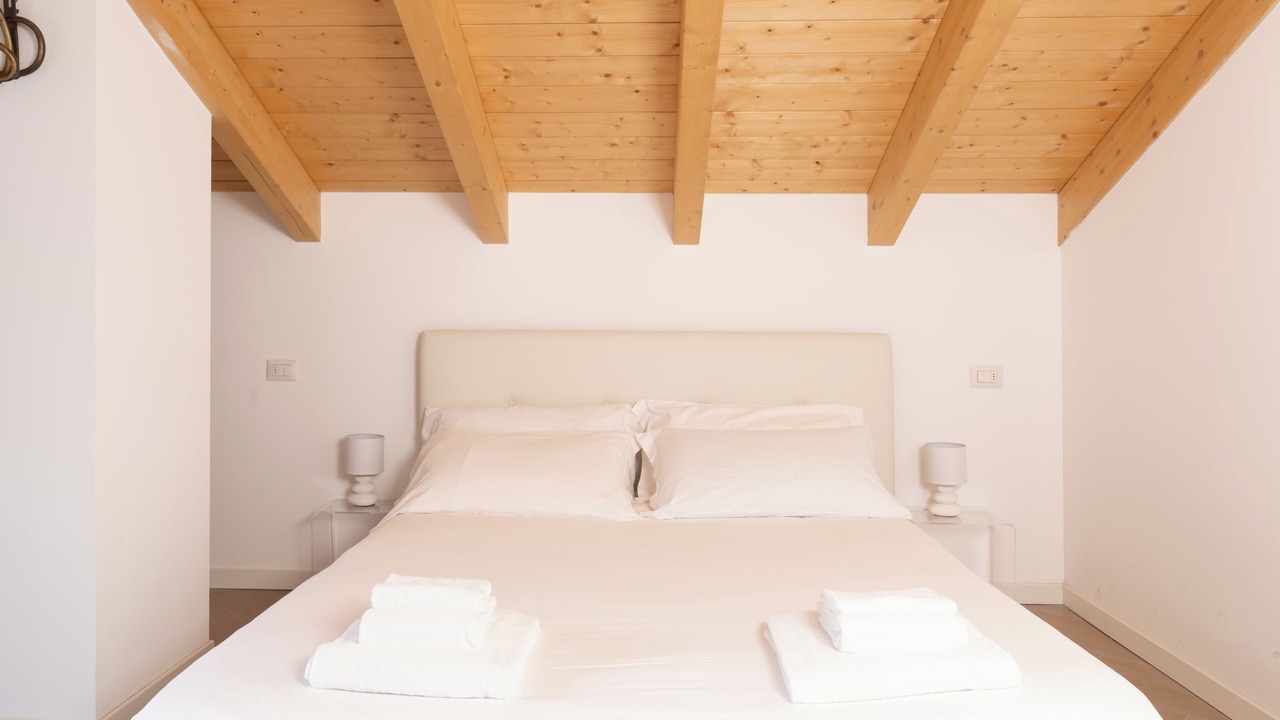 Photo of Bedroom in Tola
