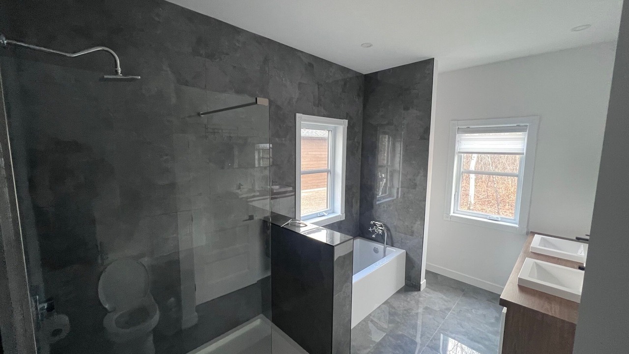 Photo of Bathroom in Saint-David-de-Falardeau
