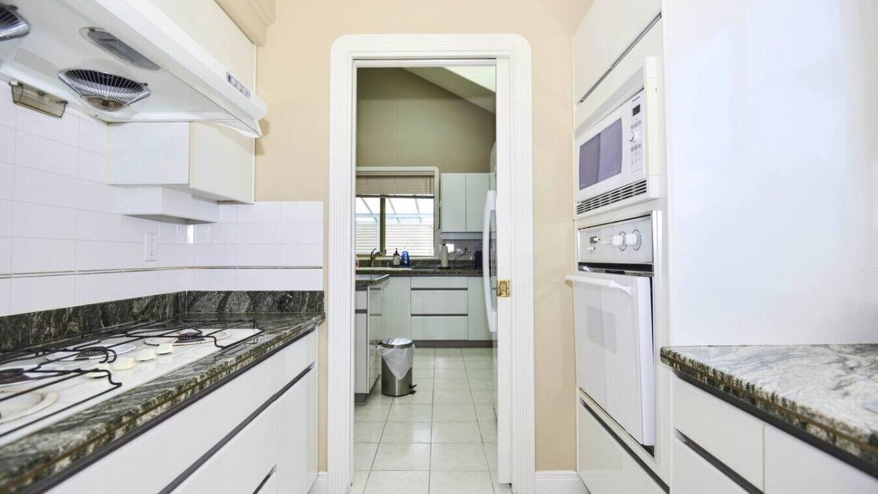 Photo of Kitchen in Arbutus Ridge