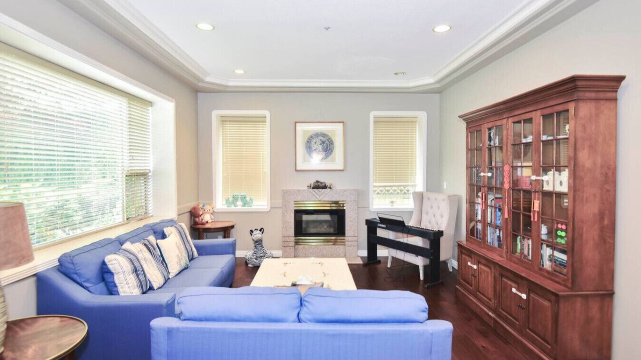 Photo of Livingroom in Arbutus Ridge