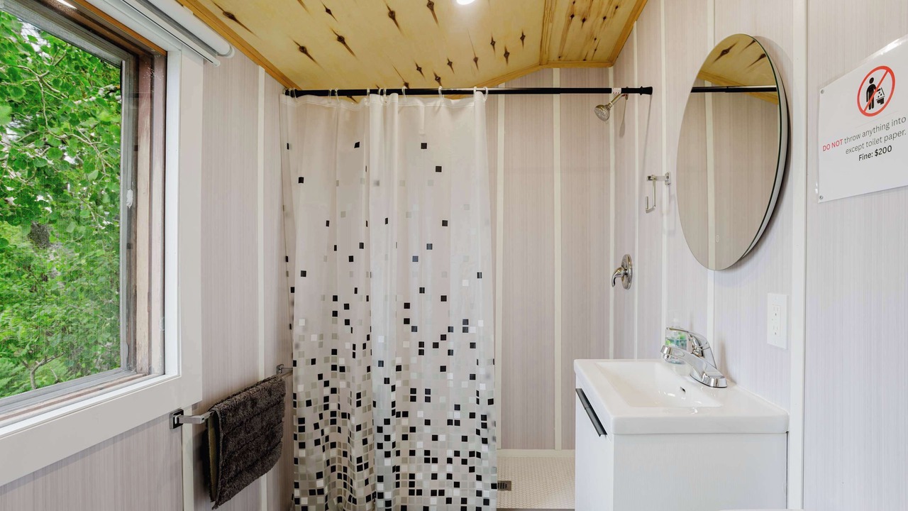Photo of Bathroom in Carling