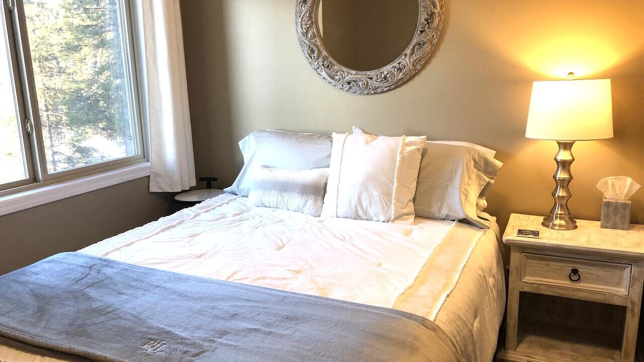 Photo of Bedroom in Apex Mountain