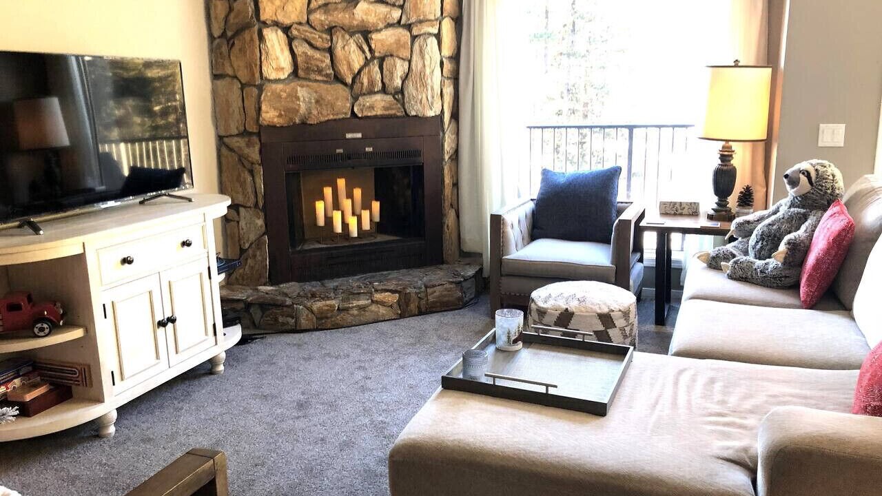 Photo of Livingroom in Apex Mountain