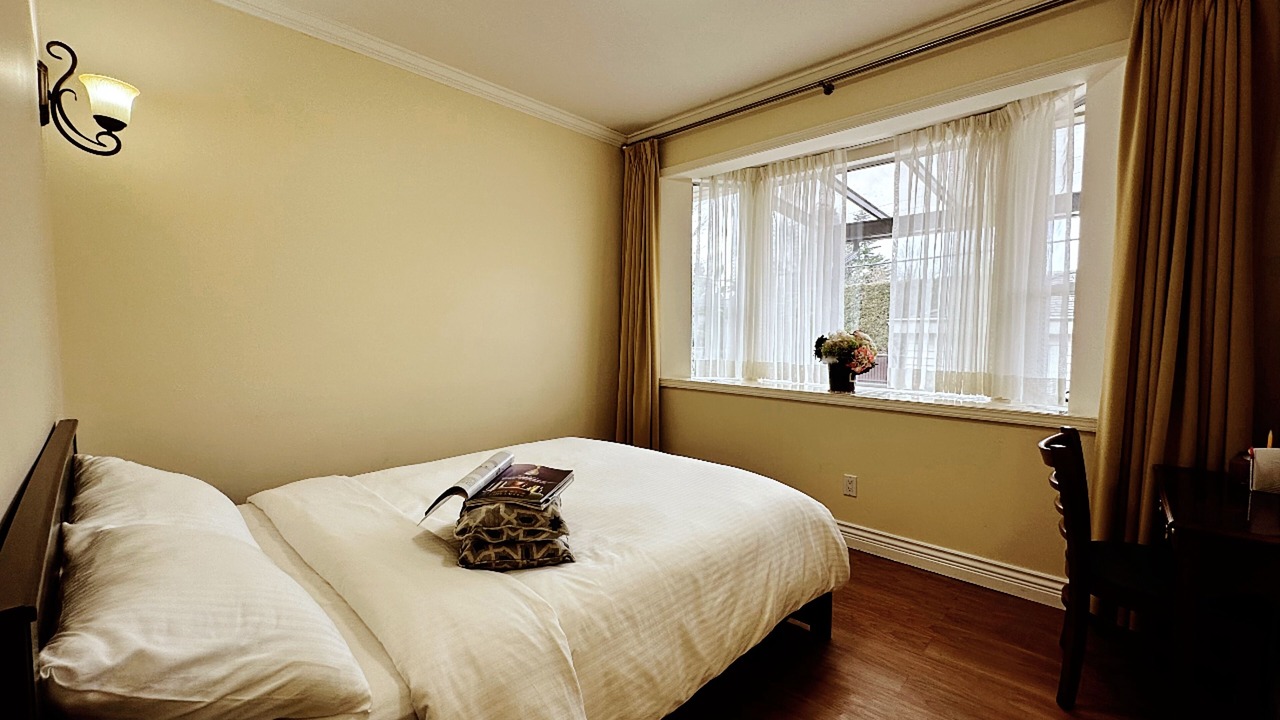 Photo of Bedroom in Oakridge