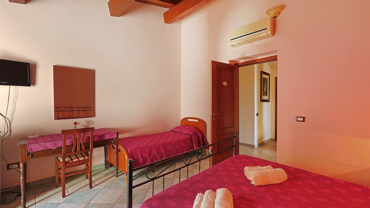 Photo of Bedroom in Patti