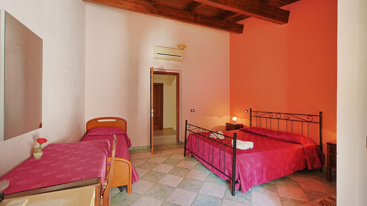 Photo of Bedroom in Patti
