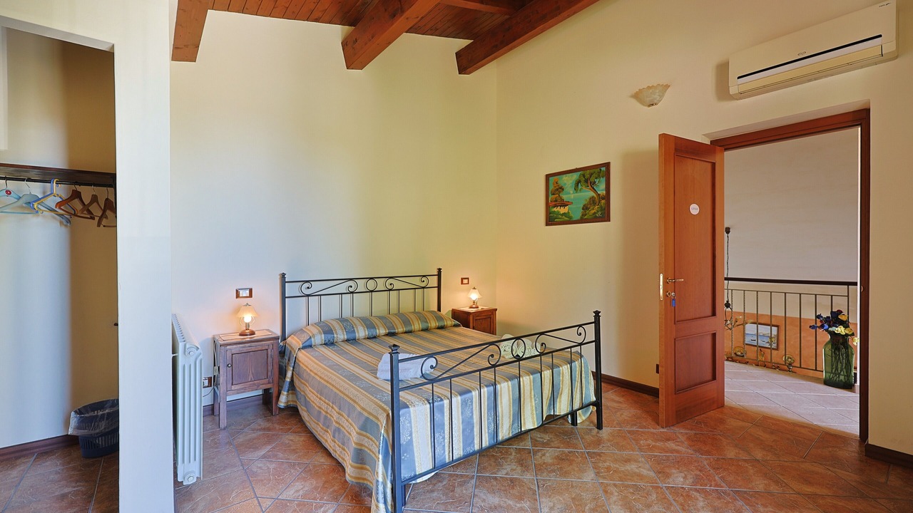 Photo of Bedroom in Patti
