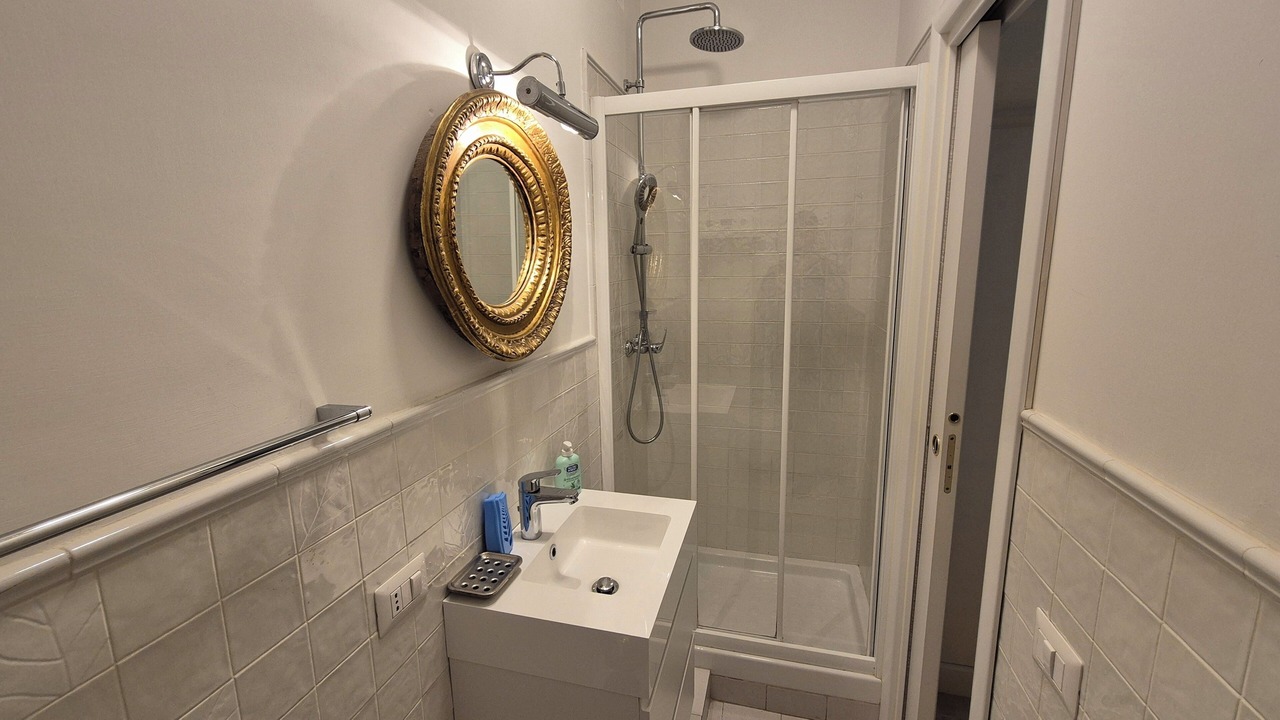 Photo of Bathroom in Esquilino