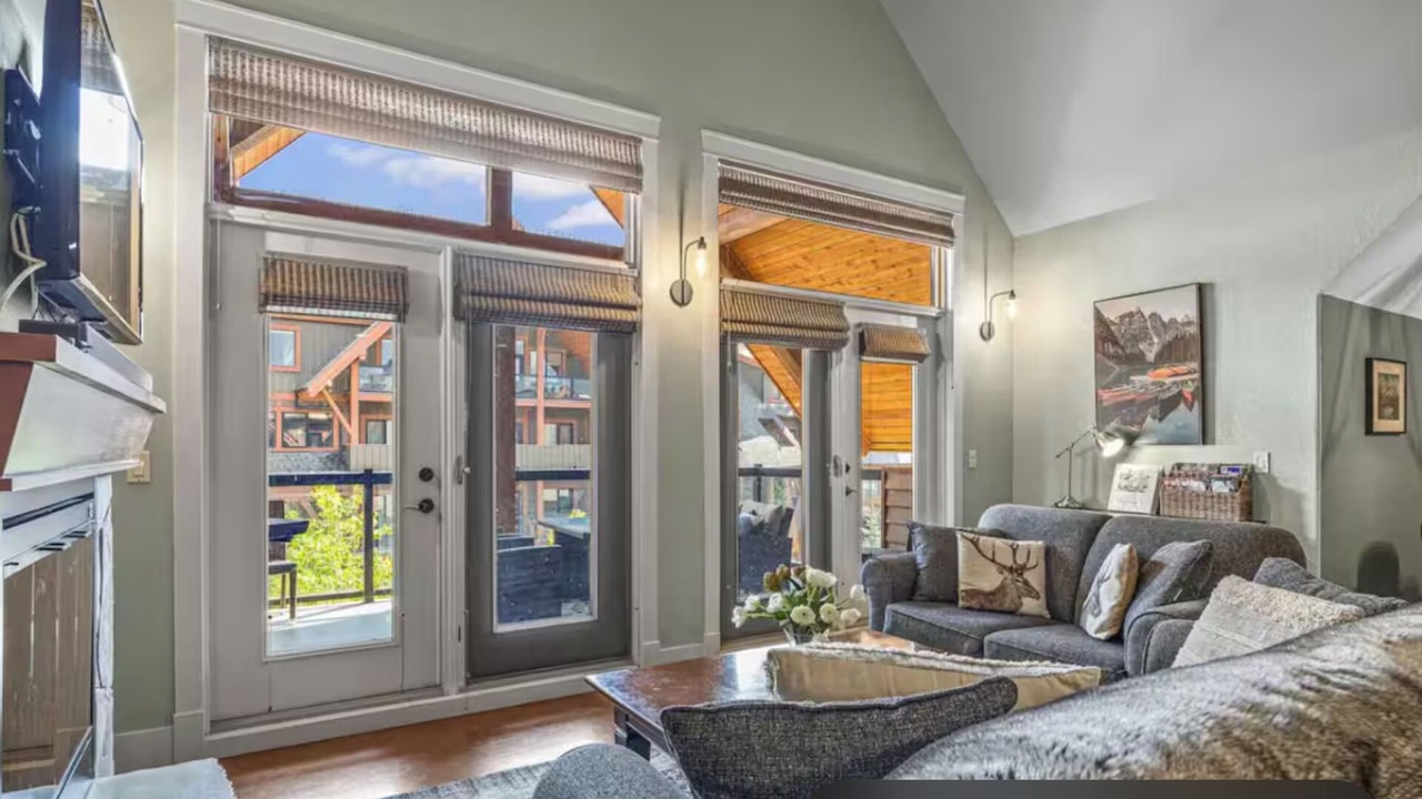 Photo of Livingroom in Cougar Creek