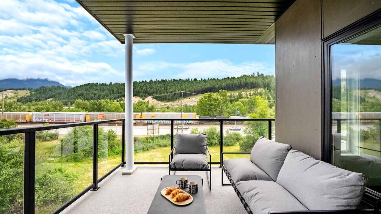 Photo of Outdoor in Golden