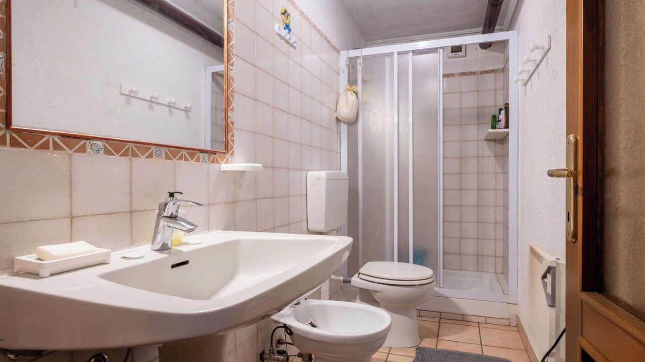Photo of Bathroom in Introd