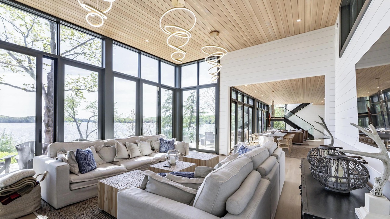 Photo of Livingroom in Port Carling