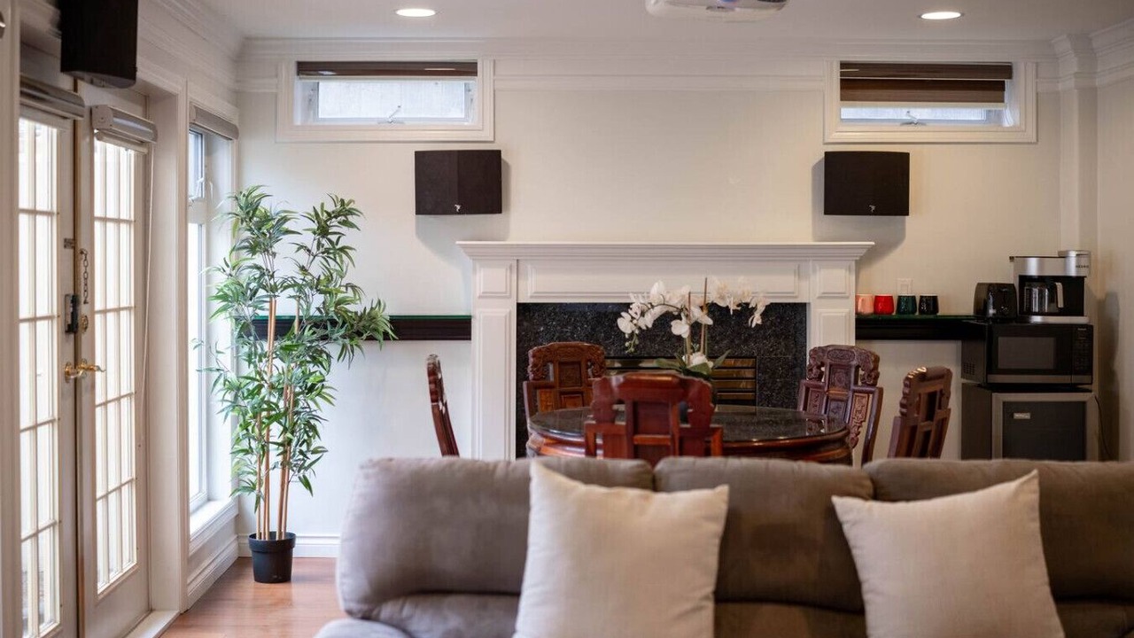 Photo of Livingroom in Arbutus Ridge