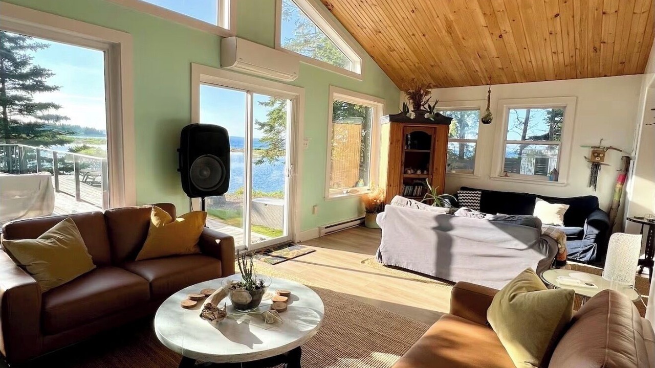 Photo of Livingroom in Halifax County