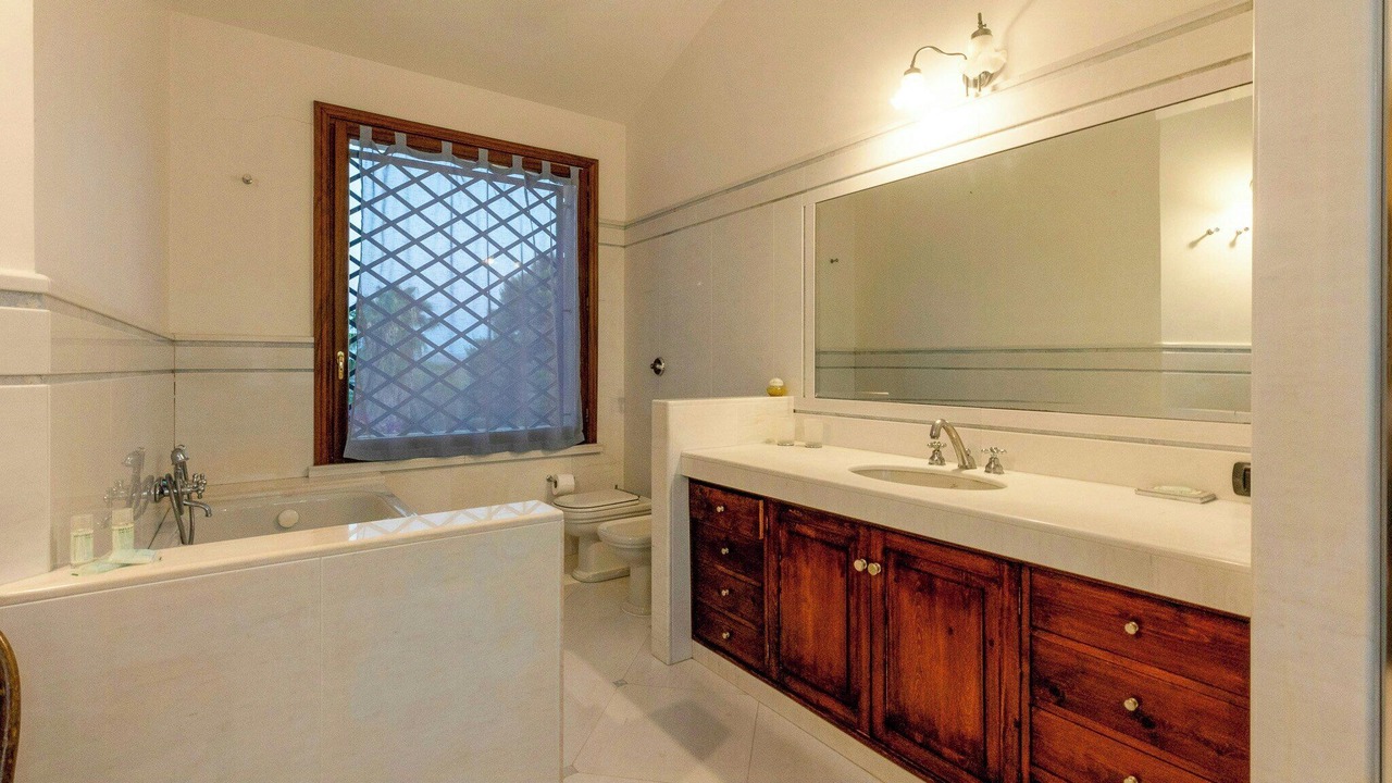 Photo of Bathroom in Paceco