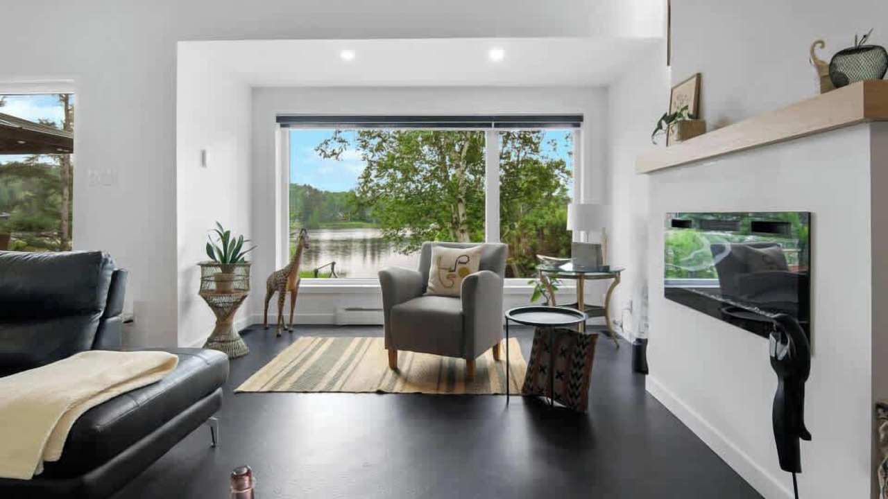 Photo of Livingroom in Jonquiere