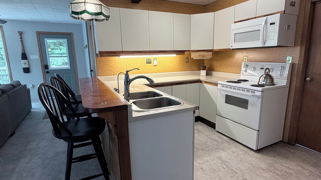 Photo of Kitchen in Dysart et al