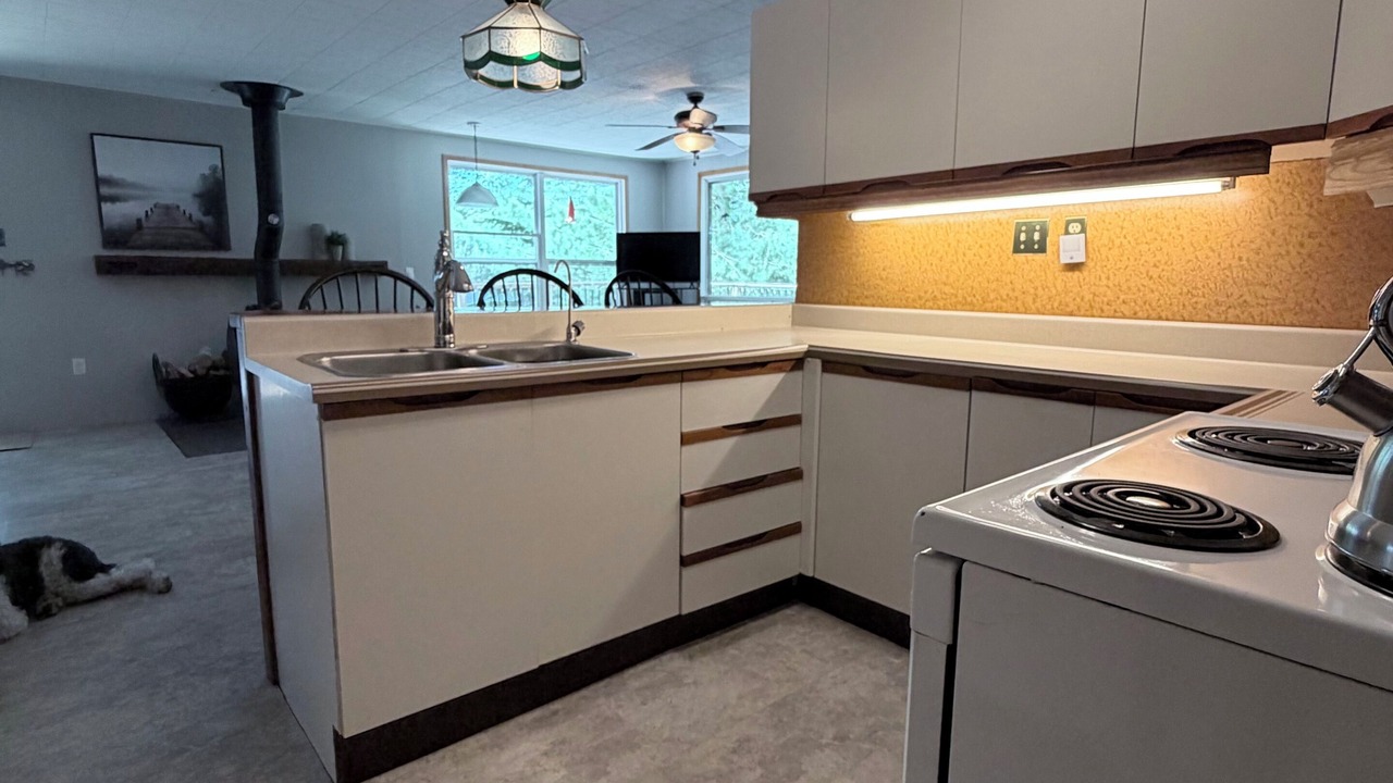 Photo of Kitchen in Dysart et al