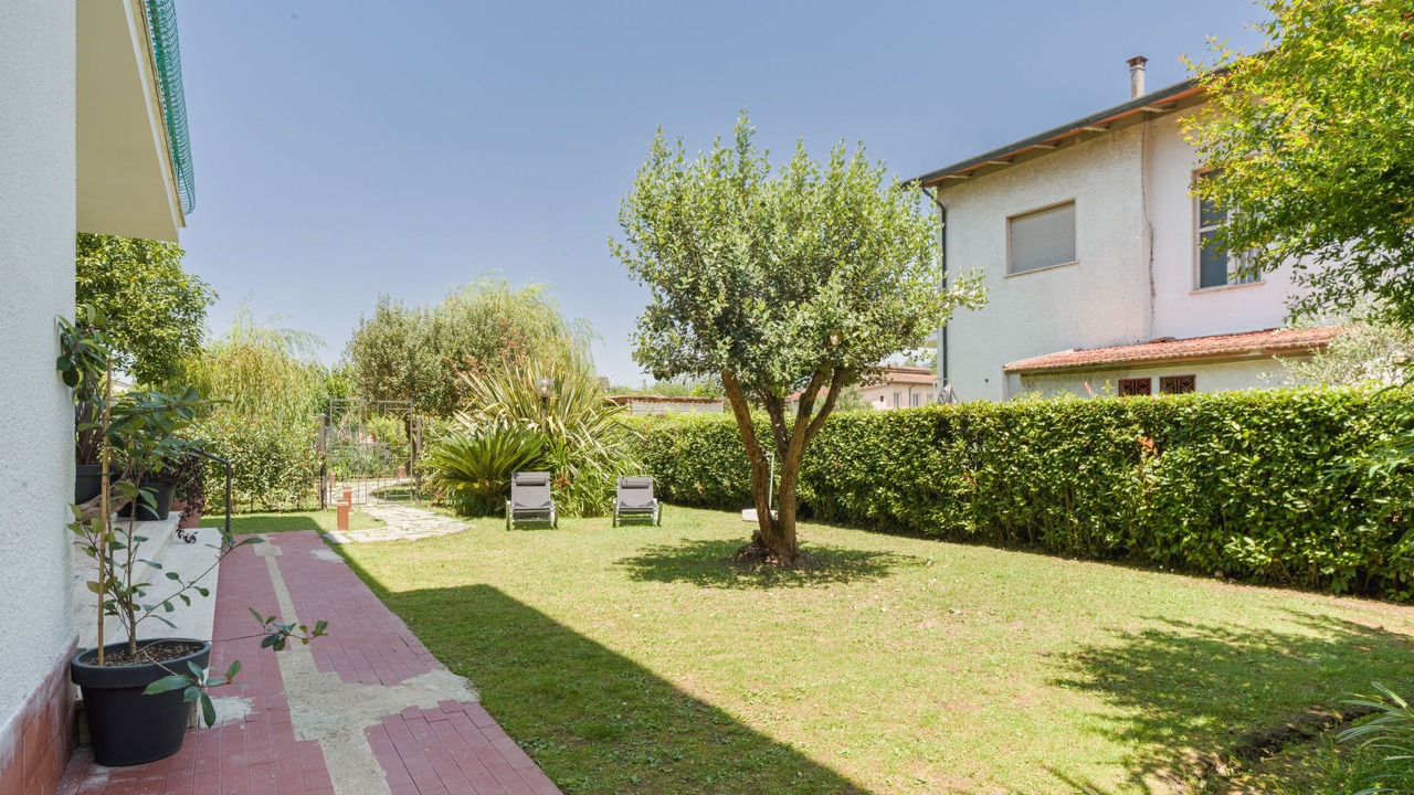 Photo of Others in Capanne-Prato-Cinquale