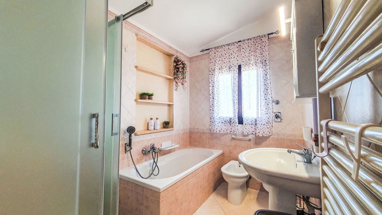 Photo of Bathroom in Paceco