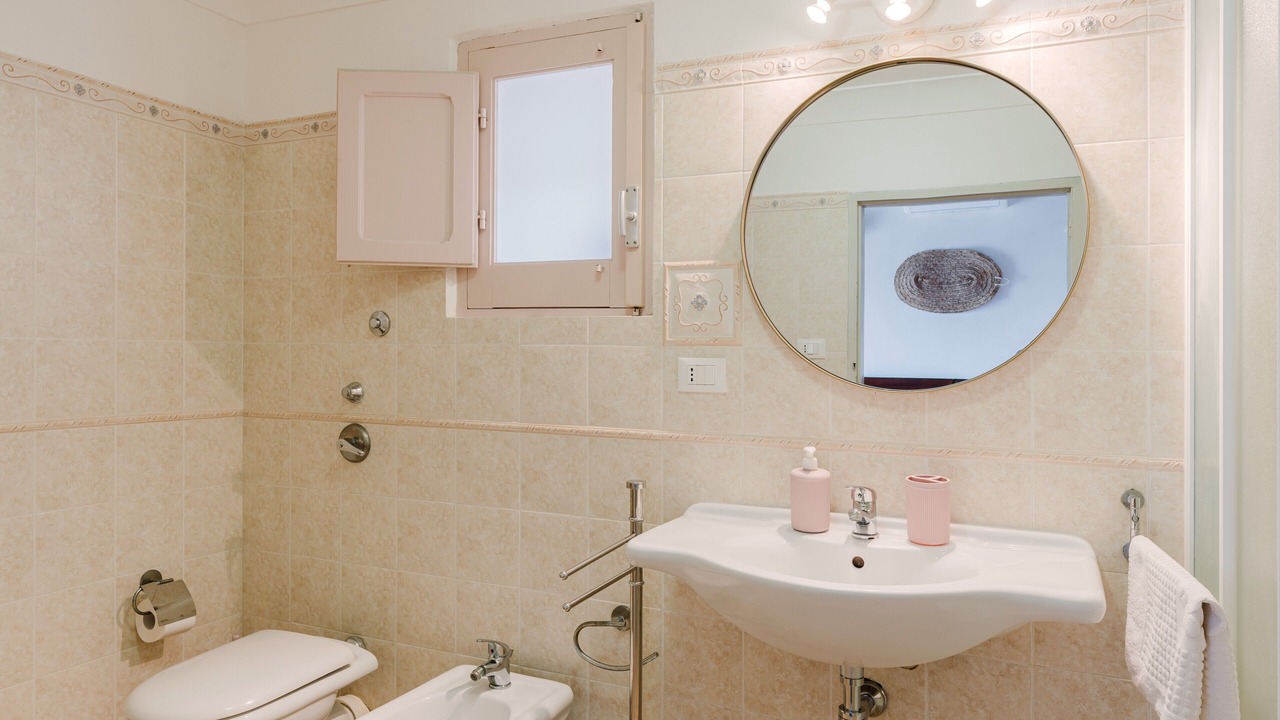 Photo of Bathroom in Rilievo