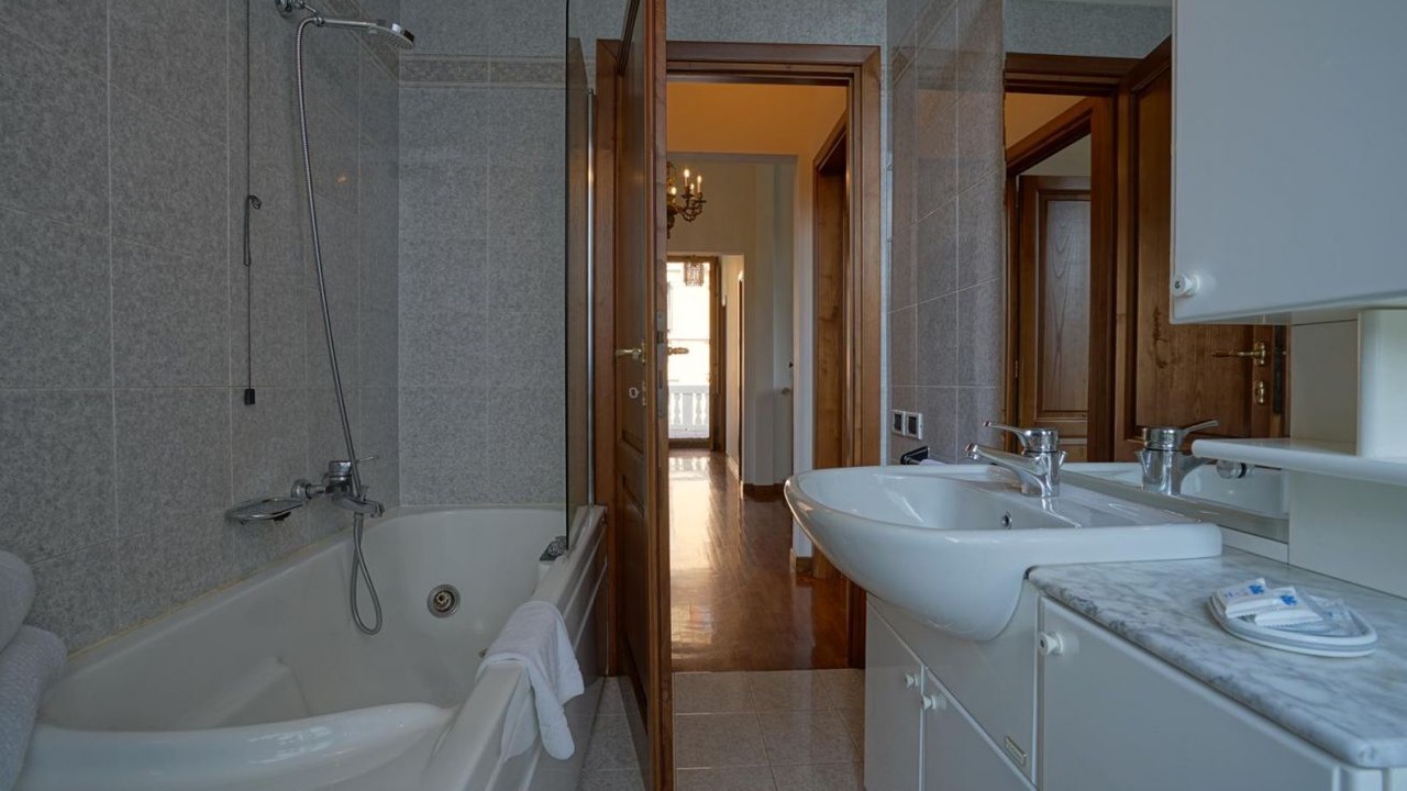 Photo of Bathroom in Margine Coperta-Traversagna