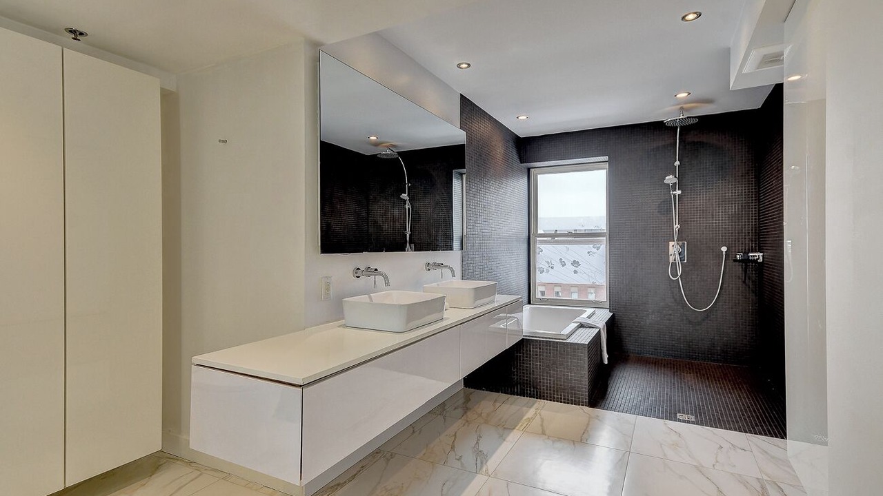 Photo of Bathroom in Quartier des Spectacles