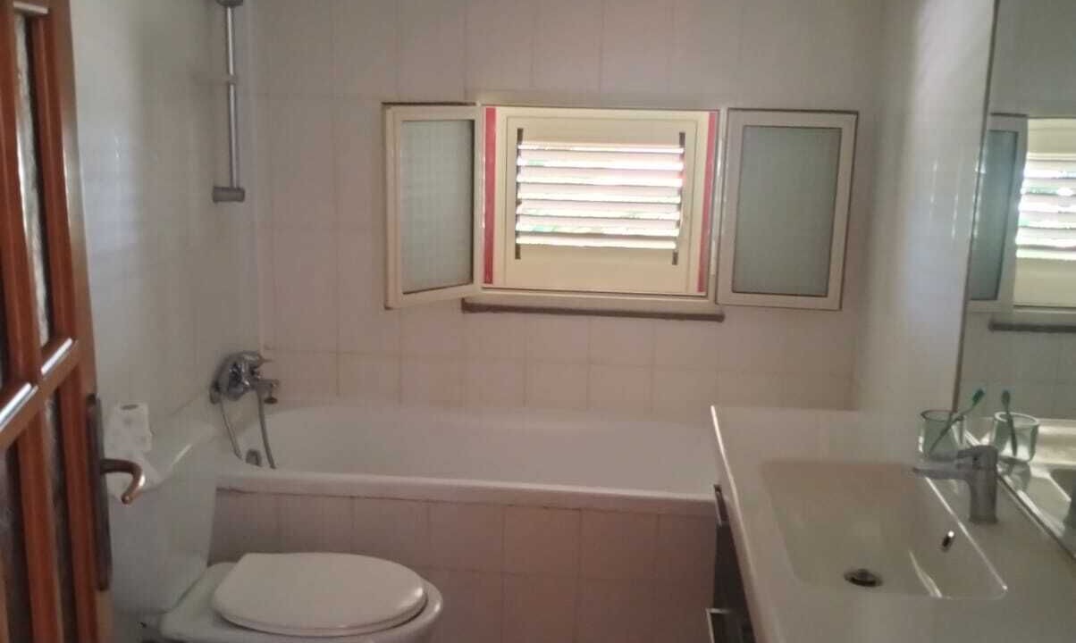 Photo of Bathroom in Patti