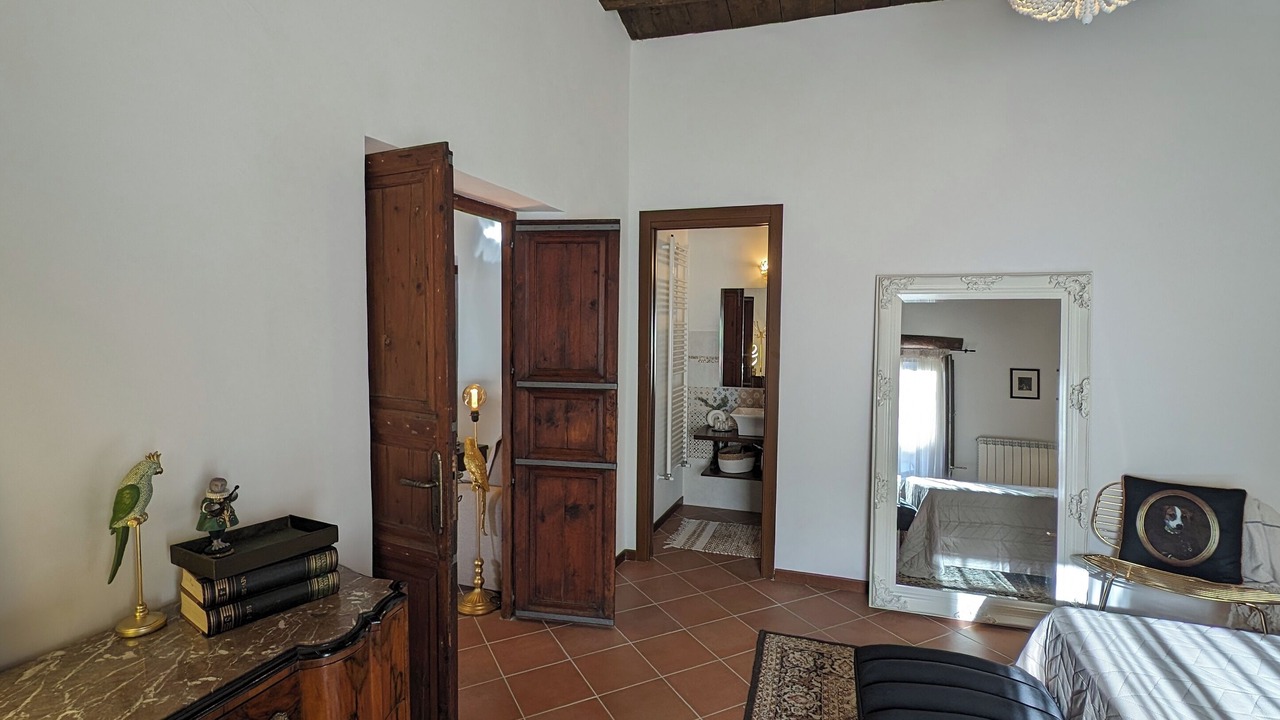 Photo of Bedroom in Locati