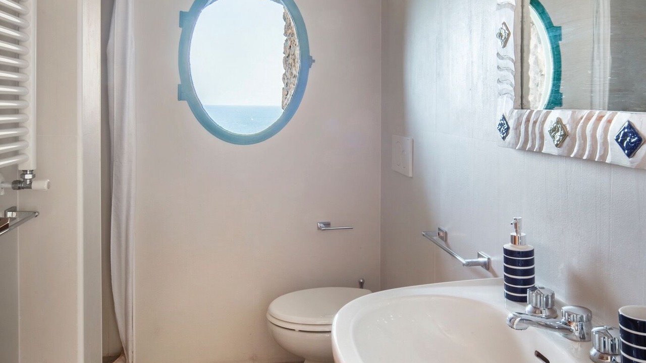 Photo of Bathroom in Faro