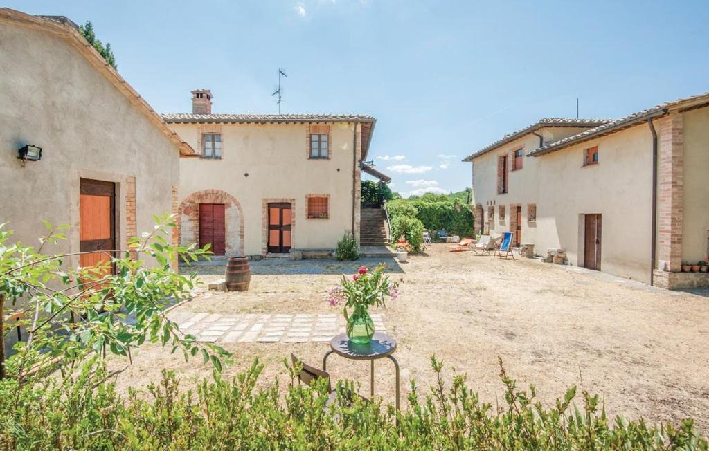Photo of Buildings in Sarteano