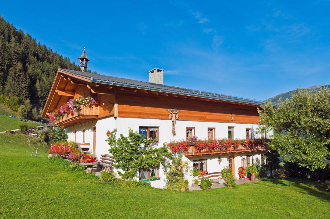 Photo of Buildings in Lutago