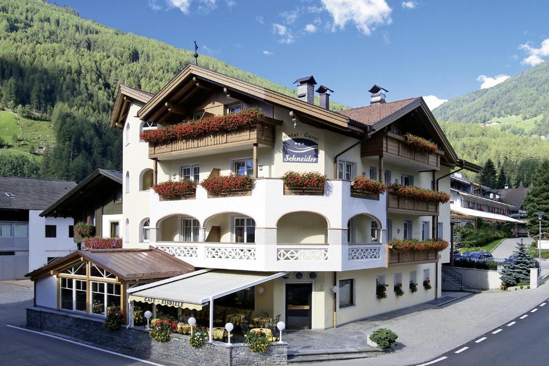 Photo of Buildings in Lutago
