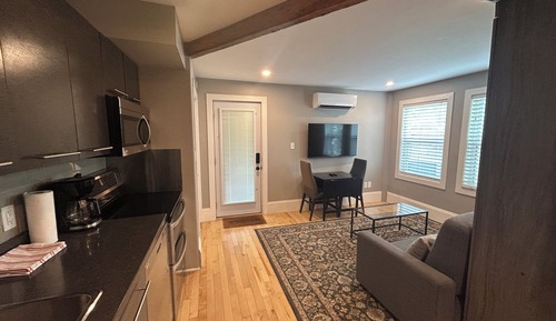Studio - 1 Bed Room with 1 Queen Bed