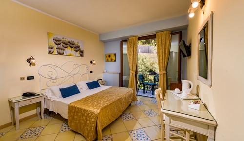 Double or Twin Room, Partial Sea View