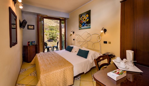 Classic Double or Twin Room, Patio (Small)