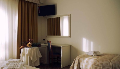 Comfort Room, Multiple Beds, Non Smoking