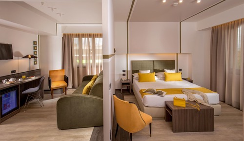 Club Triple Room