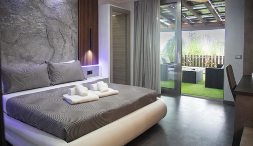 Standard Double Room, 1 Queen Bed, Terrace, Pool View