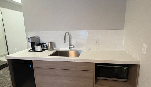Room, 1 Queen Bed, Mobility Accessible, Non Smoking (Roll-In Shower)