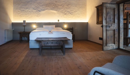 Premium Suite, 1 King Bed with Sofa bed, Non Smoking, Mountain View