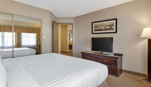 Suite, 1 King Bed with Sofa bed, Non Smoking, Refrigerator & Microwave (with Sofabed)