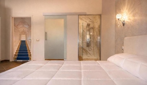 Suite, Balcony, Courtyard View