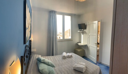 Junior Room, City View
