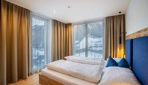 Two-Bedroom Deluxe Apartment with Garden View