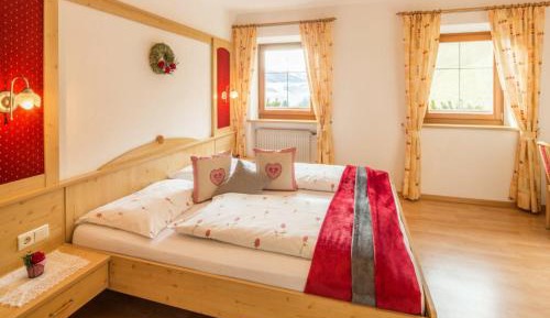 Two-Bedroom Deluxe Apartment with Garden View