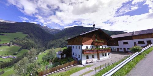 Three-Bedroom Apartment with Mountain View