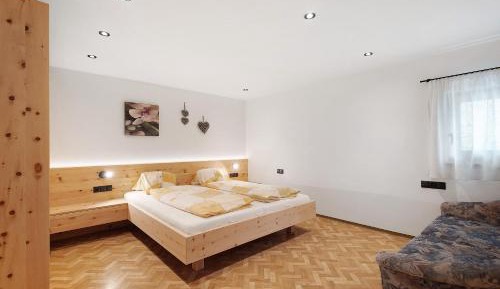 Two-Bedroom Deluxe Apartment with Garden View
