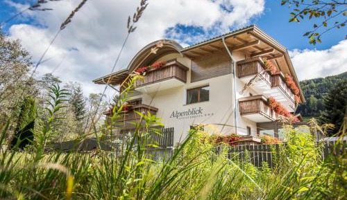 Three-Bedroom Apartment with Mountain View